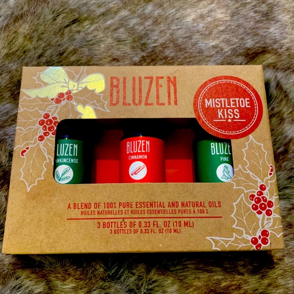 BWT BLUZEN Mistletoe Kiss π Set of 3 Essential and Natural Oils - Picture 1 of 4